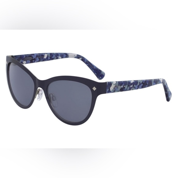 Cole Haan Accessories - Cole Haan CH7025
Sunglasses used in good condition with case